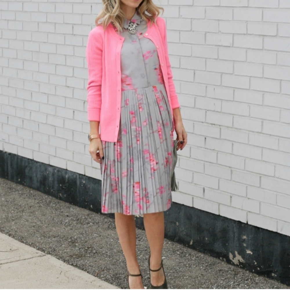 🆕 Banana Republic Pleated Watercolor Dress, Gray and Multi Pinks/Blue. Sz 10😍